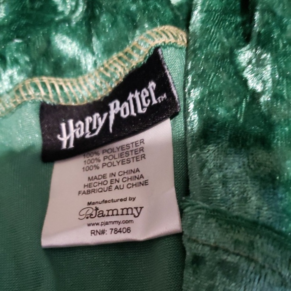 Harry Potter Slytherin Robe - Picture 4 of 5